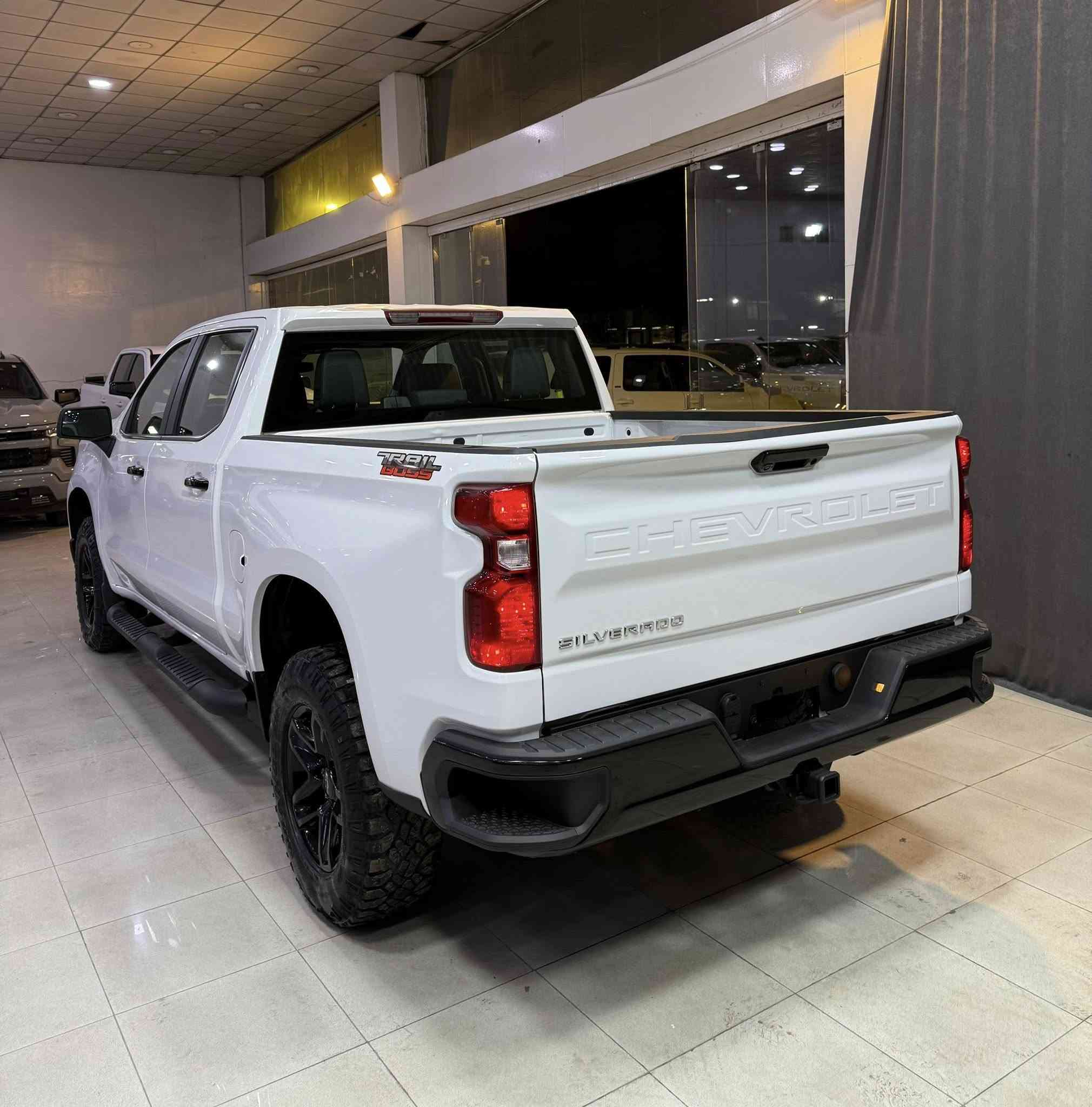 Chevrolet Silverado 
2024 Custom
4i - 2.7T - 4x2

بسمە
شاشە
کامیرە
لایت لید
باب طویل
بودی قصیر
ویل ١٨
رادار

42.000 mile
3 قطعە صبغ
سعر 255 ورقە

معرض ( مەدینە ) اربیل شارع ١٠٠م
0750 261 2500
0772 665 1010
