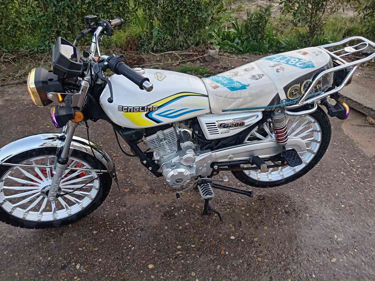 دراجه سولنك للبيع موديل 25 جديده. ماشيه 6000
محرك 200cc سعر850 وبيهاا مجال.
 رقمي ***********
