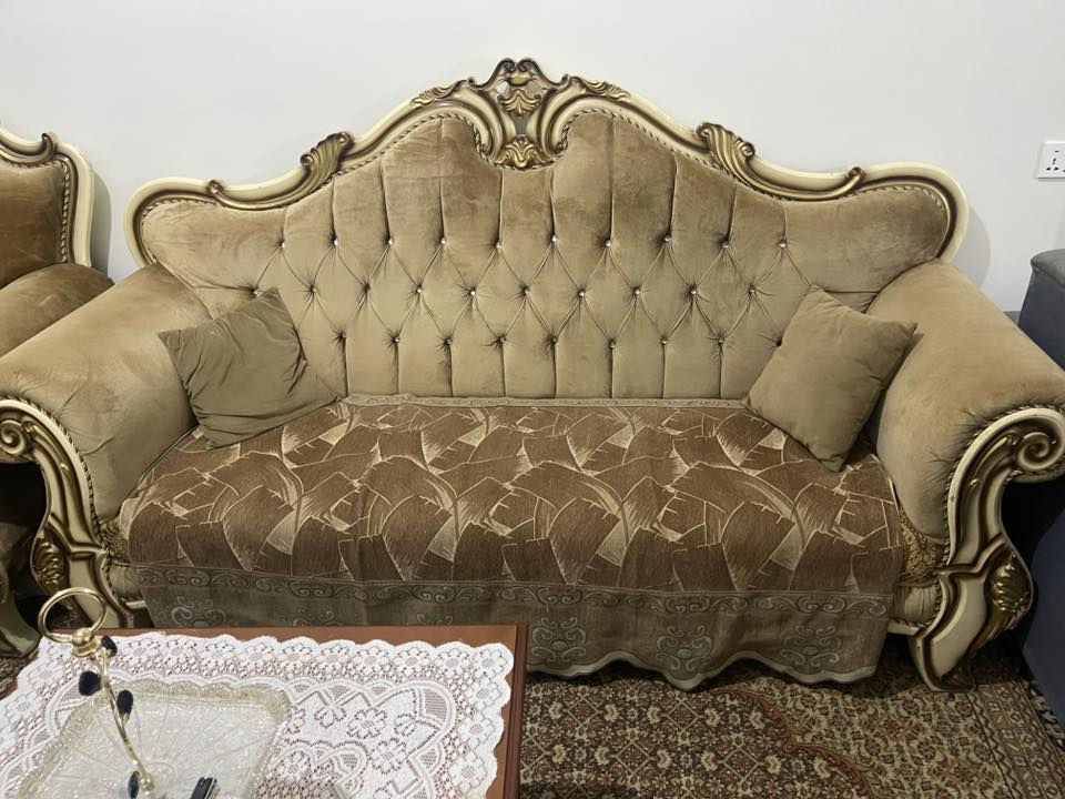 السلام عليكم
متوفر تخم 10 نفر + كورنر وقنفة بحالة ممتازة
 الكورنر والقنفة دوشمة جديدة  قبل شهر والتخم بحالة ممتازة ايضا
 
سعر التخم 500 الف 
وسعر الكورنر والقنفة اثنينهن 350 الف  
واذا تاخذ كل الغراض  اكو تخفيض 

للتوصل ***********
