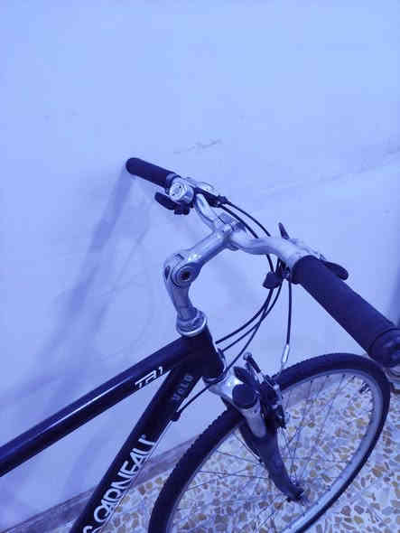 السلام عليكم

دراجه ماركة لويس #LOUIS_GARNEAU ماركه عالميه غنيه

 عن التعريف صنع اصلي اورجنال كندي🇨🇦 مختوم

حجم 28(C700)  قياسM ميديم لشه عالية وضخمة 
  
لون (أسود لامع ميتاليك) ...فوول المنيوم خفيف جدا

 دبل امامي هايدروليك سلس١٠٠٪ لامتصاص الطسات والصدمات 

سستم شيمانو كامل سيت  آلتوس كامل #SHIMANO_ALTUS

بدالات السرعه 8X3 سحب دفع #شاشه_حديث

بريكات شيمانو تيكتروبالمكان #TEKTRO...رقبه لعابه متحركه 

حسب الطول تتقدم للامام وترجع للخلف وتتصعد وتتنزل 

وياله #ALEXRIMS  طبقتين مصممه لتحمل الاوزان الثقيله

 والطسات ....تايرات كتان اصليه نقشه ناعمه فوول سلاسه وسرعه 

سرج طبي اصلي ...كامبليون امامي خلفي وبلسرج  

الدراجه ختم واحد ليبل واحد ... وبلحقيقه بعد احلى من الصور 

🔴الدراجه قطعه مال حاويه غير مستخدمه داخل العراق ...ما مبدل بيها برغي على وضع الشركه بلاد ....ما بيها اي نقص كامله وجاهزه ١٠٠٪

المكان الموصل الجانب الايسر.....السعر 230 الف (ثابت_قفل)

يوجد توصيل بغداد 

رقمي *********** للتواصل
