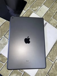 ايباد 8 مشحون 5 مرات بس ، بطاريتة 100🔋 سعره 180 الف قفل  07727240060 و...