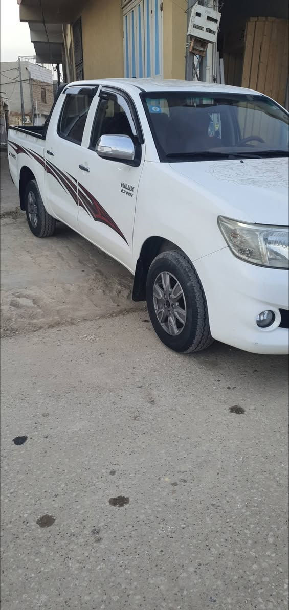 سلام عليكم تيوتا هايلوكس للبيع موديل 2014 مكفوله كفاله عامه شرط السونار 

رقم واسط الجديد  فابلون قماره وبنيد 

 بلادي تبريد ثلج كهربائيات كله شغاله حساسات خلفيه شاشه لمس كامره على البك

 تخم تاير جديد كير عادي محرك مامفتوح بلادي كير محرك حداديه مكفولات سنويه مجدده 2028 

 كلش جديده بمعنى الكلمه تحويل مباشر لاتصال على الرقم ***********مكان السياره الديوانية. 

((ملاحظة ترهم مراوس ب اقل منها ))
