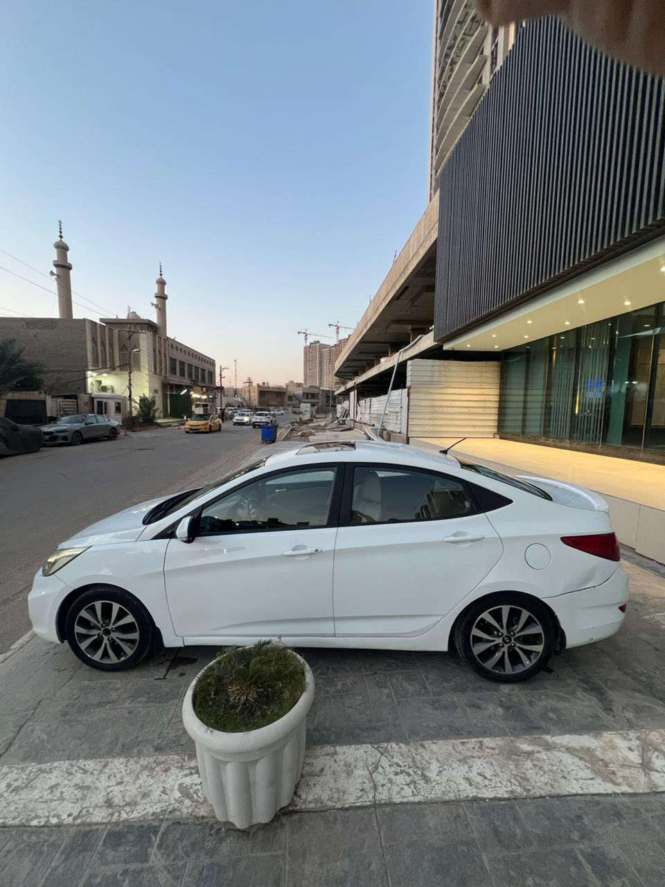 السلام عليكم اكسنت خليجي 2016 فول رقم بغداد باسمي تحويل ثاني يوم سيارة جاهزة كير مكينة تبريد مكفوله ماشية 164 ألف كيلو 
بيهة صبغ 3 قطع موضحه بالصور أماكن الصبغ  *********** للاستفسار اتصل عالرقم مكلف بالنش 
رايده ب 103 وبيه مجال للطيبين
