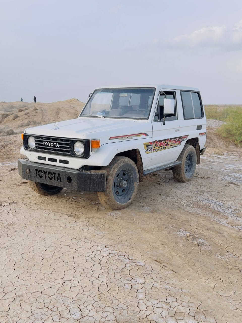 السلام عليكم
لاندكروزر 1990  جديده  
٦ سلندر
كير ومحرك شرط
دبل كير
٤ راكب
رقم بغداد  تحويل او وكاله 
السياره احلا من الصوره
للمزيد من المعلومات يرجى 

***********   عنوان واسط الزبيديه.
