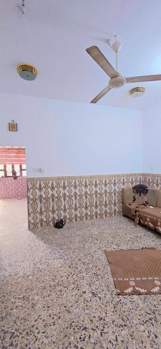 مكتب ولايه علي 

بيت للبيع 100  متر طابو زراعي سند 25 مشمول بالتطويب وترقيم بلديه

اساس وسقف صب كونكريت مسلح بنيان طابوك

مبني فيه غرفه وصاله ومطبخ واستقبال وصحيات داخليه وخارجيه وطارمه ومكشوفه وطابق الثاني غرفه هيكل 

العنوان شارع المطار القديم قرب مدارس سيد حاكم بالفرع 

السعر المطلوب 33 مليون وبيه مجال

للاستفسار اتصال أو واتس اب 
***********
أبو علي العبدلي
