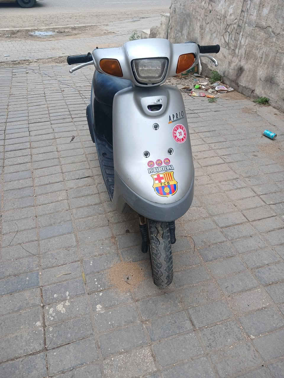 سلام عليكم بطه للبيع كهربايات شغاله
نكره سلف 
مكينه ناعمه حلوه 
شاصي مكفول 
كفرات نضاف 
مكينه مجفته تجفيت اصلي حراري 
تايرات جدد 
ودراجه مال جناي حلوه ونضيفه 
سعر ٢٥٠
مكاني كربلاء مقابل كراج الموحد 
***********
