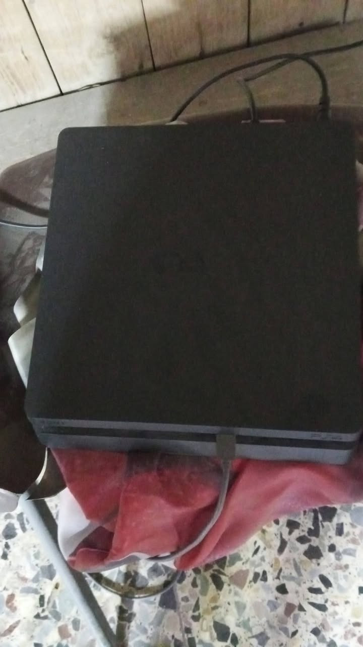 لعبتين  مع الاقراص
فيفا 23 
فيفا 22 
مع شاشة حجم 32 مستخدمه
السعر 300
***********
***********
بغداد مصفى الدورة
