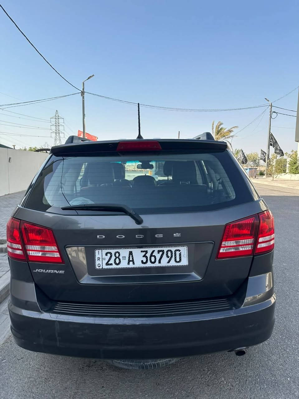 السلام عليكم  سيارة دوج جورني مديل ٢٠١٩ سيارة جاهزة من كلشي
حادثها جاملغ و بنيد اربعة ستندر اوتوماتيك سعرها ١٣٠$ للاستفسار الاتصال على الرقم ***********
