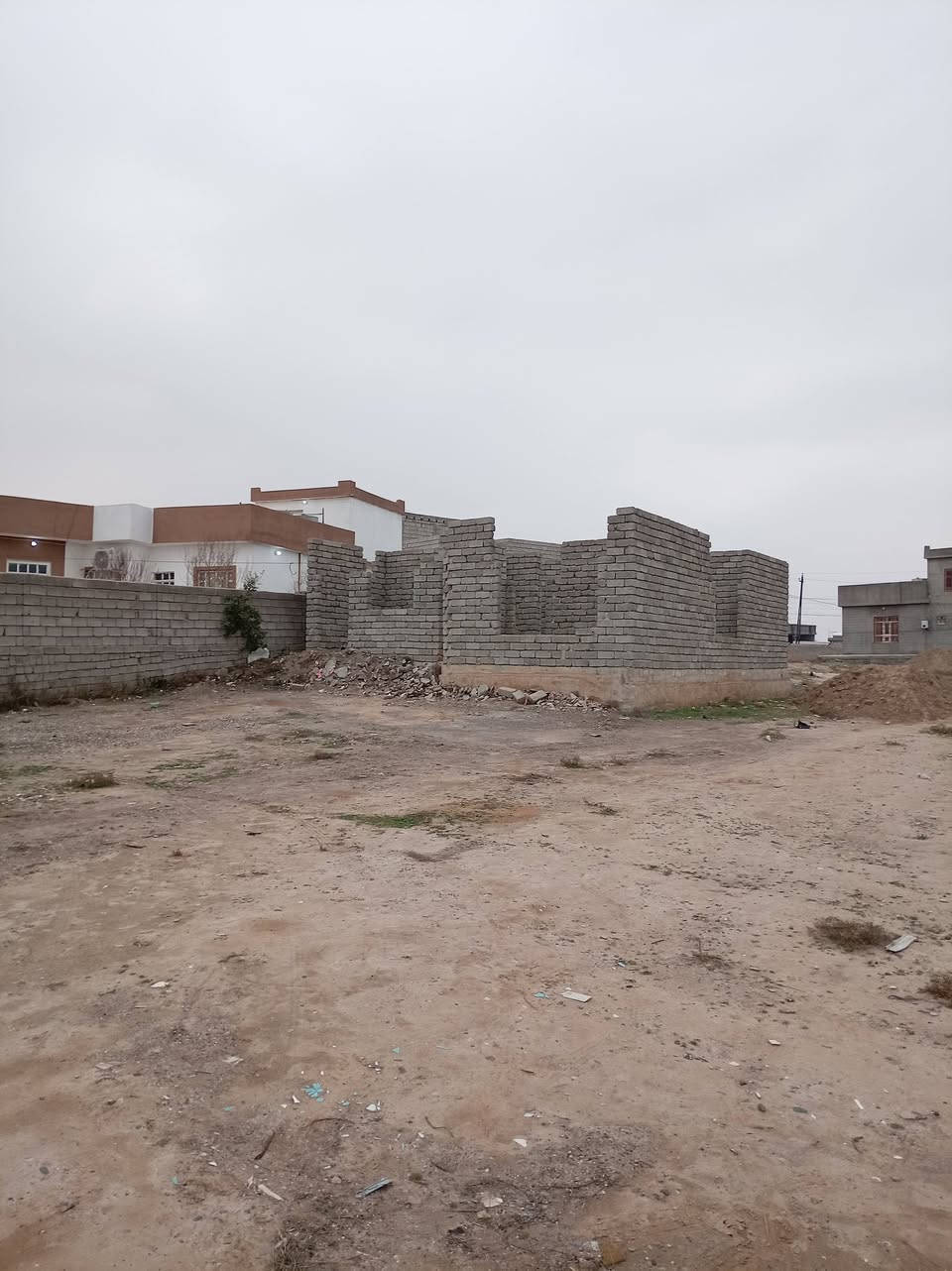 السلام عليكم هيكل للبيع مساحه 500 متر السعر15 بي مجال العنوان الخصم الجديده غرب مدرسة السياده ارقم ***********
