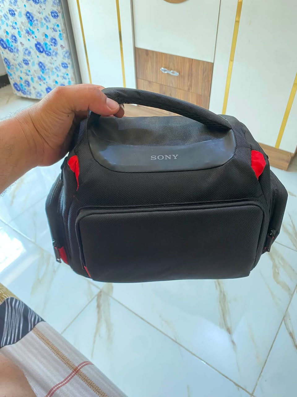 كاميرا SONY A7III للبيع
الكاميرا استخدام كلش قليل ونظافتها ٩٩٪؜ مابيها ولا شخط✅
 
وياها عدسة SONY 50mm وكل ملحقاتها كاملة✅

 كارتونة الكاميرا وكارتونة العدسة هم موجودة 
وجنطة كتف وياها ✅

الشتر مالتها 2,507 ✅

سعرها مليون و 600 قفل ✅❌

متواجد ماسنجر وواتساب ***********
