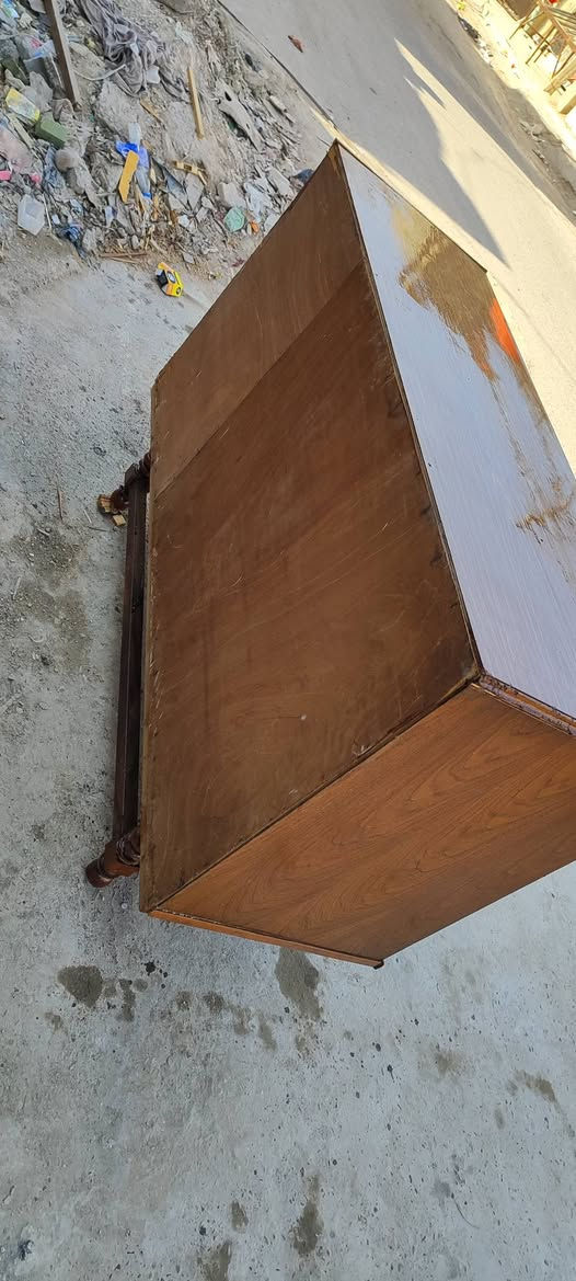 بوفيه ام 3تكمه ثكيله يدات جددد قفاله جدد صبغ تلميع كامله متواجد علخاص اكو توصيل رقمي ***********ابو جود سعره 50قغل
