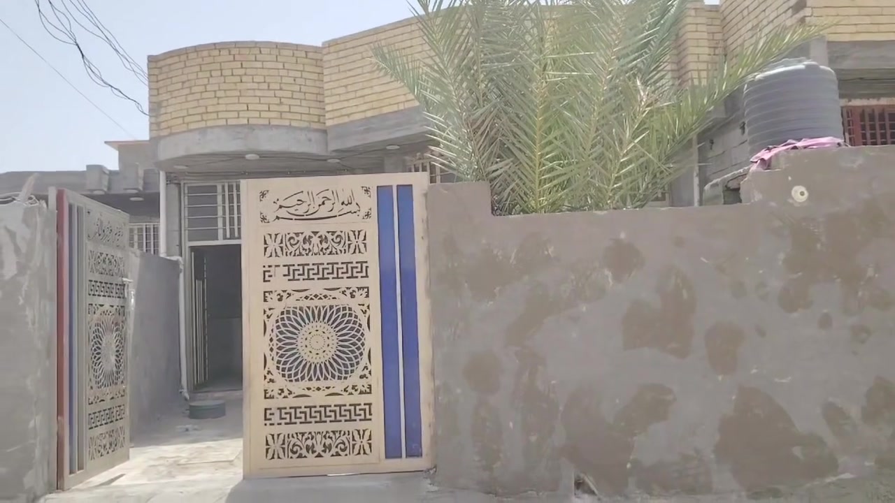 بيت 🏡 للبيع زراعي.    المساحه 150 متر
بيت جاهز للسكن
 بناء حديث ارضيه وسقف مسلح
يتكون من استقبال ومطبخ وصاله وغرفة نوم وحمام
المكان الصويرة حي الفرات مقابل محطة وقود الجوهره
والسعر الاتصال على الرقم
***********
***********
