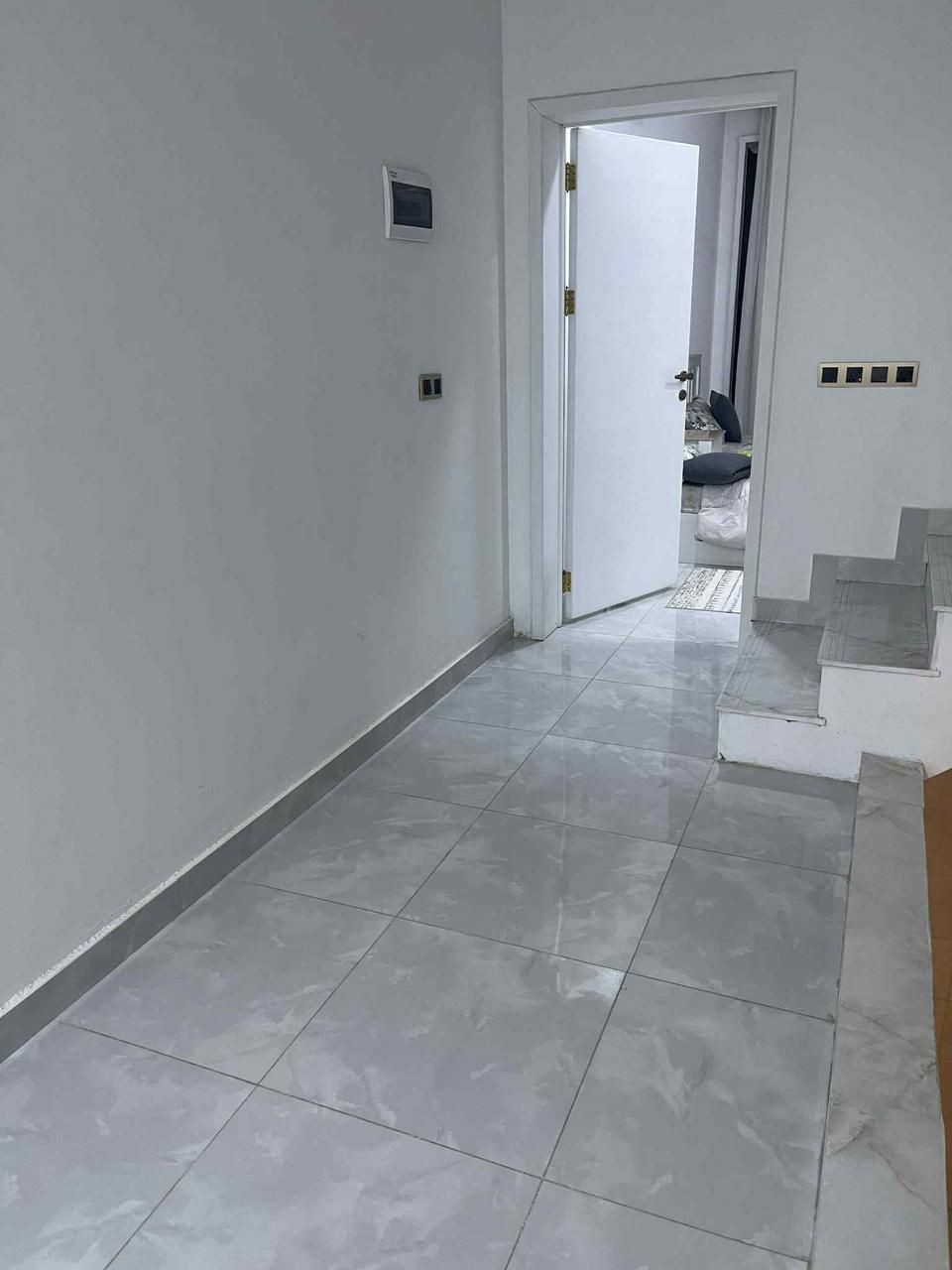 بيت لبيع مساحة ٨٦ متر طابقين بناء حديثة درج  اول العنوان النعيرية السعر ٢٢٠  بية مجال رقم الموبايل ***********
