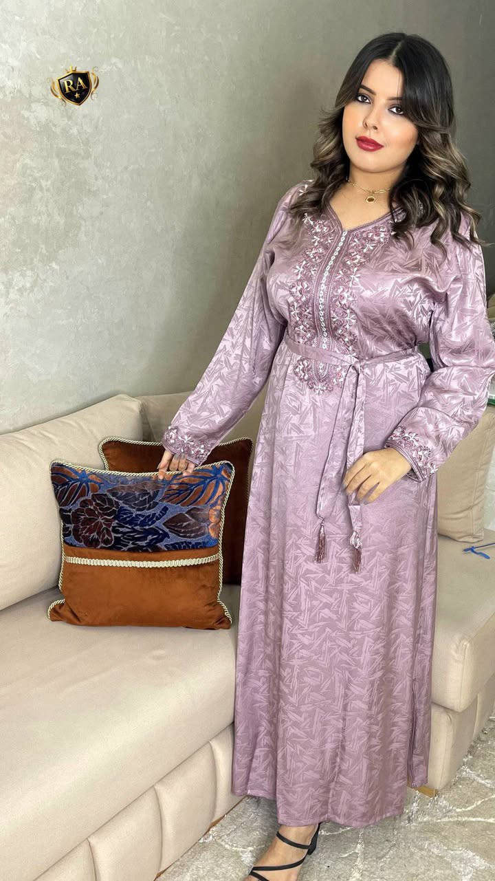 🟤💫  *جديد  new* 💫🟤
________________________________________

🟠قفطان أنيق فصالة مثالية 🛎  للافراح و المناسبات 
🟤ثوب كمخة رخامية حرة ✨من النوع الممتاز رطب و طايح 
🟠مخدوم بلقيطان و بالسفيفة أصلية و بلمجدول من نفس الثوب بشوشات 
🟤مطروز بالطرز رباطي و كاطفيل لون بلون بجودة و إتقان 👌
🟠⚡متوفر بألوان رائعة ⚡

🟤المقاسات :S M L XL 

🟠الثمن: مناسب


**إذا كنت صاحب هذا الإعلان وتريد حذفه لأي سبب، رجاءا أرسل رسالة إلى الدعم الفني**