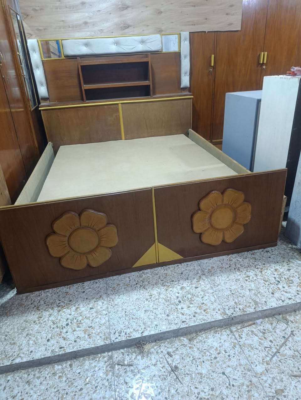 سلام عليكم / غراض للبيع 
غرفتين صاج
وبوفيات عدد 2  / مكاني كركوك 
 أسعار عالخاص او عالواتساب ***********
