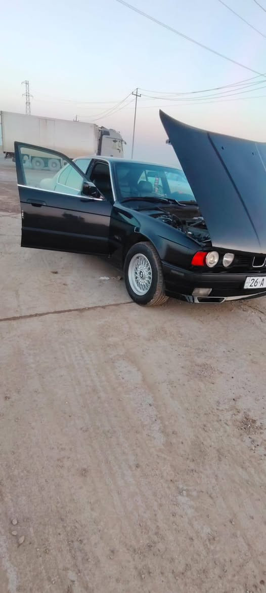 السلام عليكم ورحمه الله
بي ام للبيع موديل 1991 اصل 525 محرك فل محرك وكير شرط فول مواصفات تبريد قطعتين فتحت سقف وياله جديده تايرات نضاف كهربائيات شرط جامات 4 كهرب لا ضرر ولا معجون  فقط صبغ جماليه شرط معدل فوك ال 200 
السياره جاهزه وبسمي صافيه قفل مركزي سنتر لوك 
سعرها 57 وبيها مجال قليل مكاني موصل حي العامل 
***********
