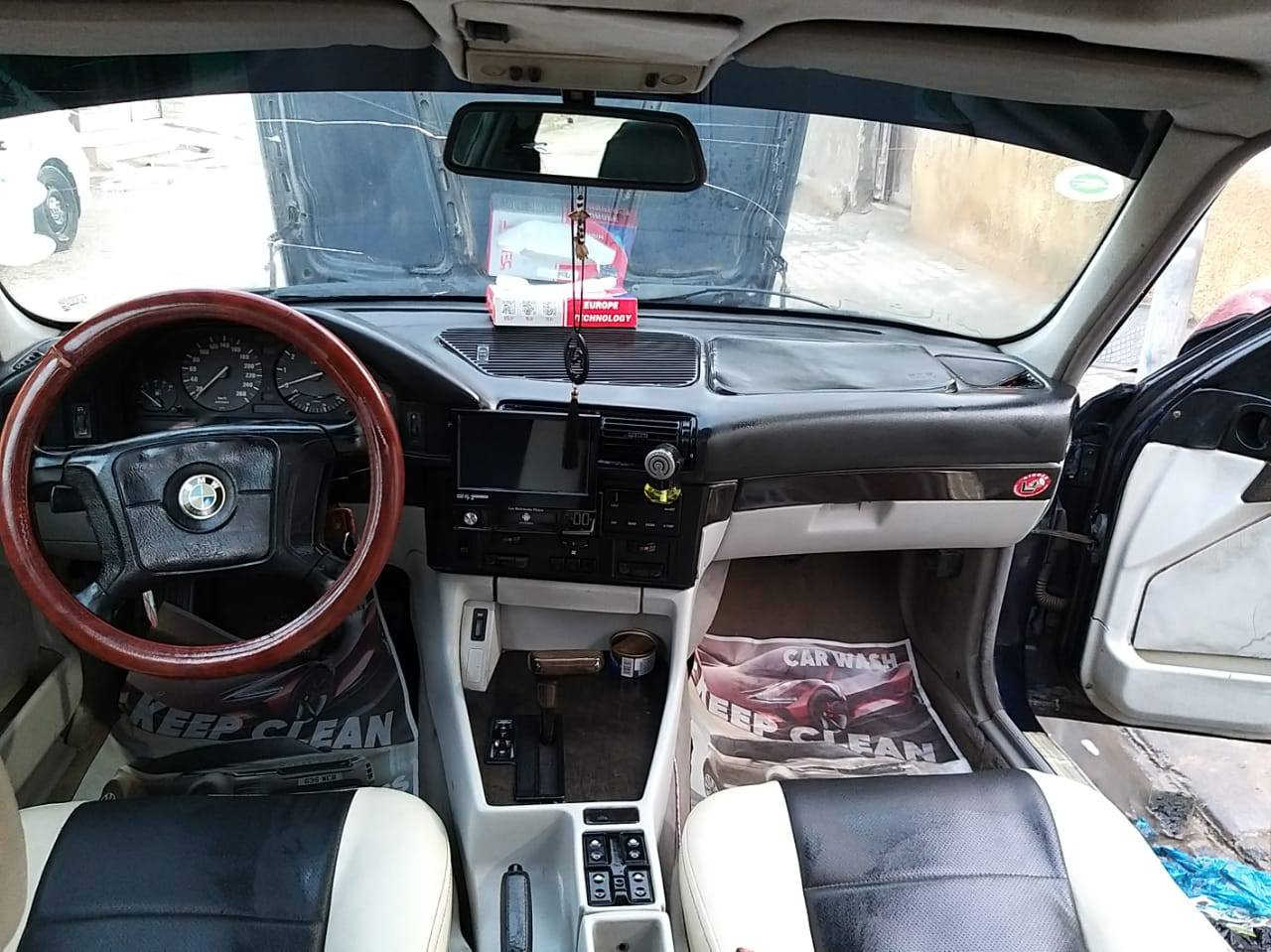 بي ام ٥٢٥ مسكر تك فانوس فول مواصفات حداديه فول المحرك بيه تبخير السعر ٥٠ بيه مجال
*********** رقم دولي اي مكان يدور
