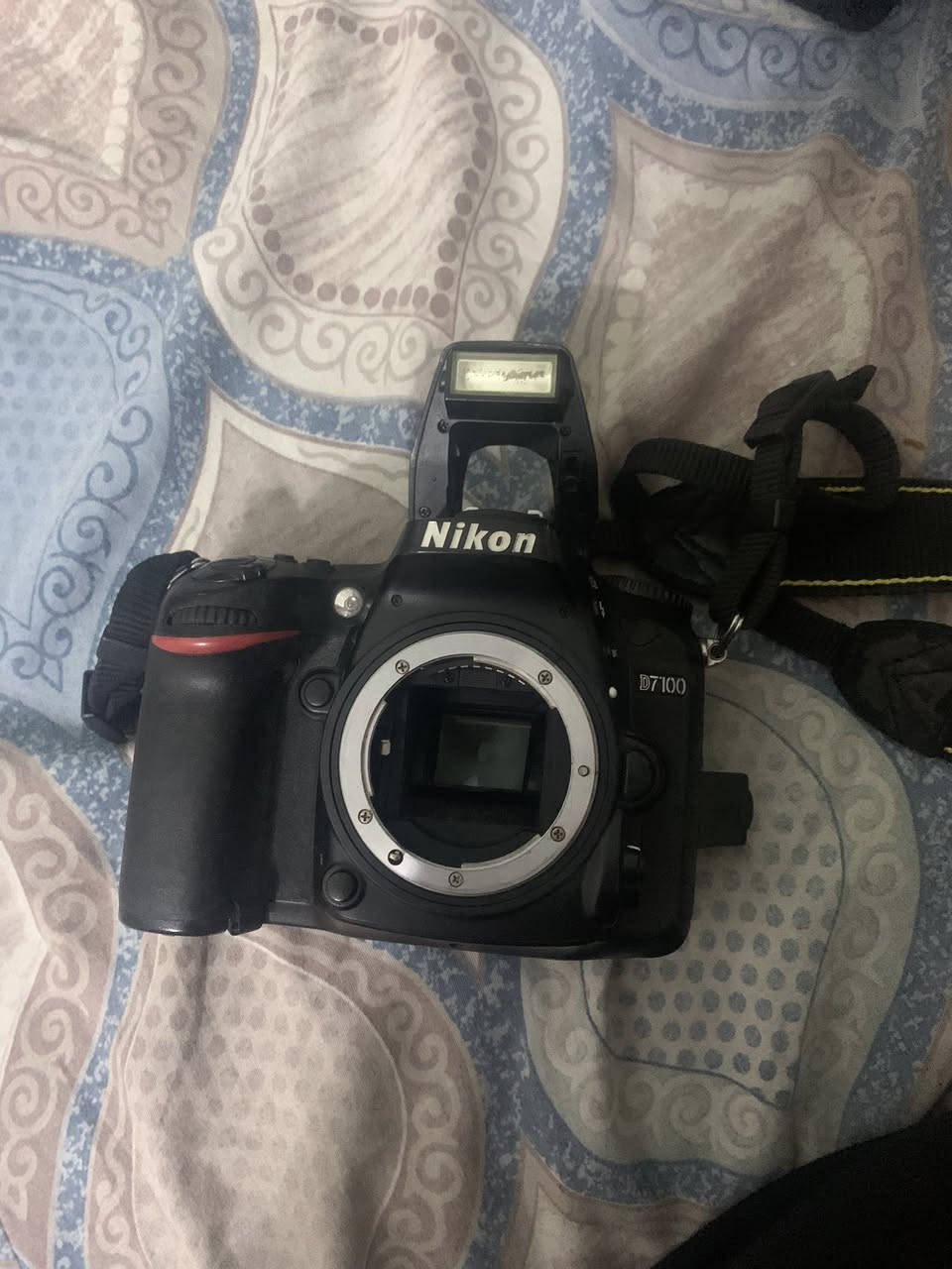 سلام عليكم.           بدي كامره نيكون 7100d. وياها حزام او بطاريه او شاحنة  او جنطه زغيره مستعملة ستعمال قليل بس بمحرم صورت بيها او ضميتها بيها اعطال خفيفه بيها القبق مال تحويل مودات مكسور او القفل مال فلاش هماتين يعني الفلاش يشتغل مبي شي ممئثر علي او القبق هماتين ممئثر على التحويل مال المودات  سعرها ٣٠٠ الف العنوان بغداد مدينه الصدر الرقم. ***********  الي يكسر بلسعر ويصير براسي مكطع كامرات بغداد كلهن لا يدخلي بلا زحمه لان ماكو هيج سعر والله لان سعر البدي حاليا وين متروح ايكلولك ب٥٠٠ او ب٤٠٠ وشكرا 👍❤️🤍
