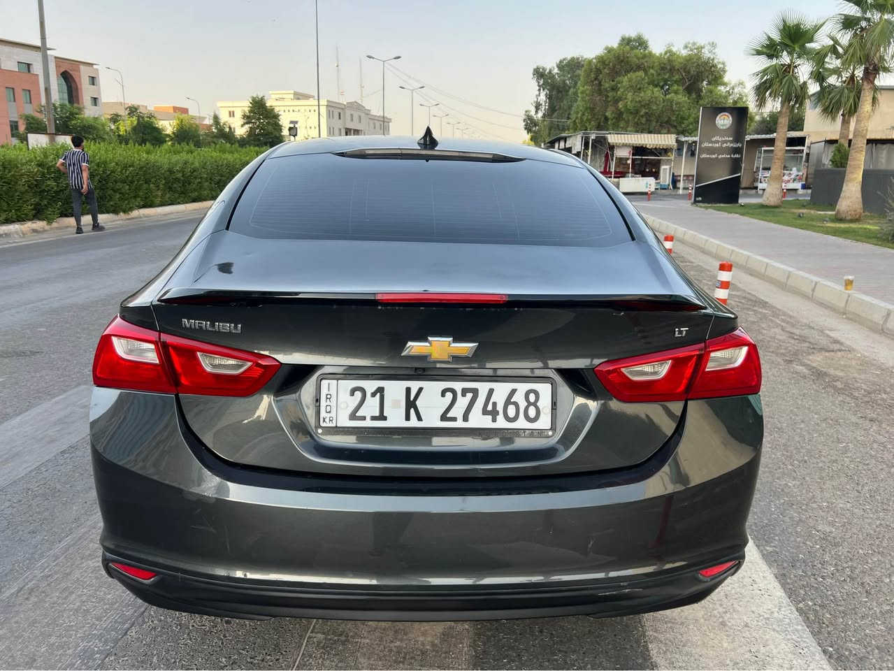chevrolet malibu ماليبو ٢٠١٦ 
٢ پارچةو نيو . ٢ دوسةى سبوغة . كةمةك ناو دةركةى سياقى هةيةتى پيش و پشت كةپس . گير و مكينة و تبريد بةشرت بة ناوى خومانة ***********  گورينةوةش هةية أربيل, العراق
