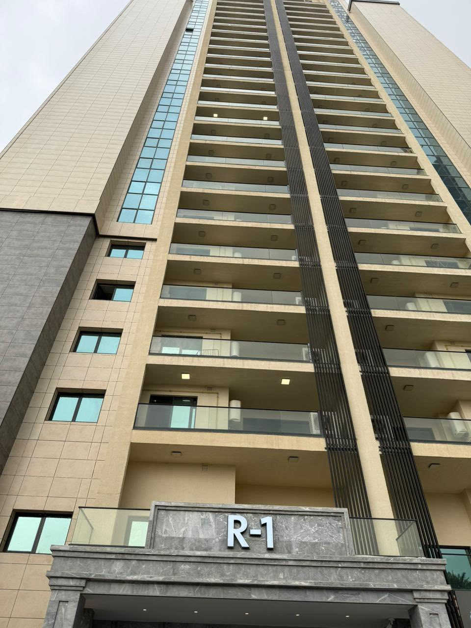 مجمع رويال ستي
شقة للبيـع مساحة 198 م طابق 17 

جاهزه للسكن

سعر المتر 1,850,000 دينار عراقي

البيع كاش فقط

للاستفسار :
***********
