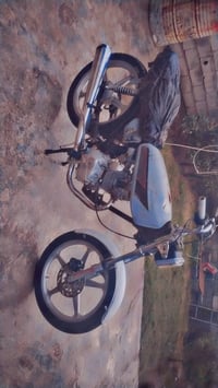 عندي هاي الدراجة للبيع شغالة  السعر200وبيهة مجال بسيط حك جيتك هاذة رقم...