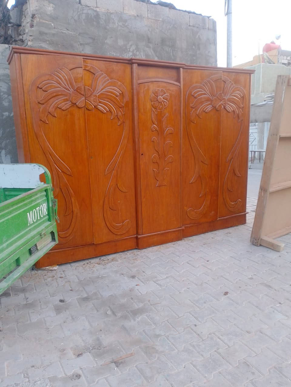 السلام عليكم كنتور ابو5البيع نضيف كلش والسعر مناسب مكاني حي العامل سواق الوسط رقمي ‏‏‪0782 175 3489‬‏
