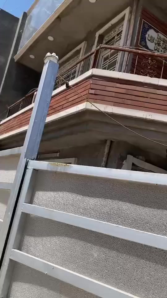 سلام عليكم بيت للبيع مساحته 100 بل الدونم ثالث بيت عن شارع خمسه كليو كامل من خدمته جاهزه من كلشي الا تسفاره تصال عل رقم فقط ***********
