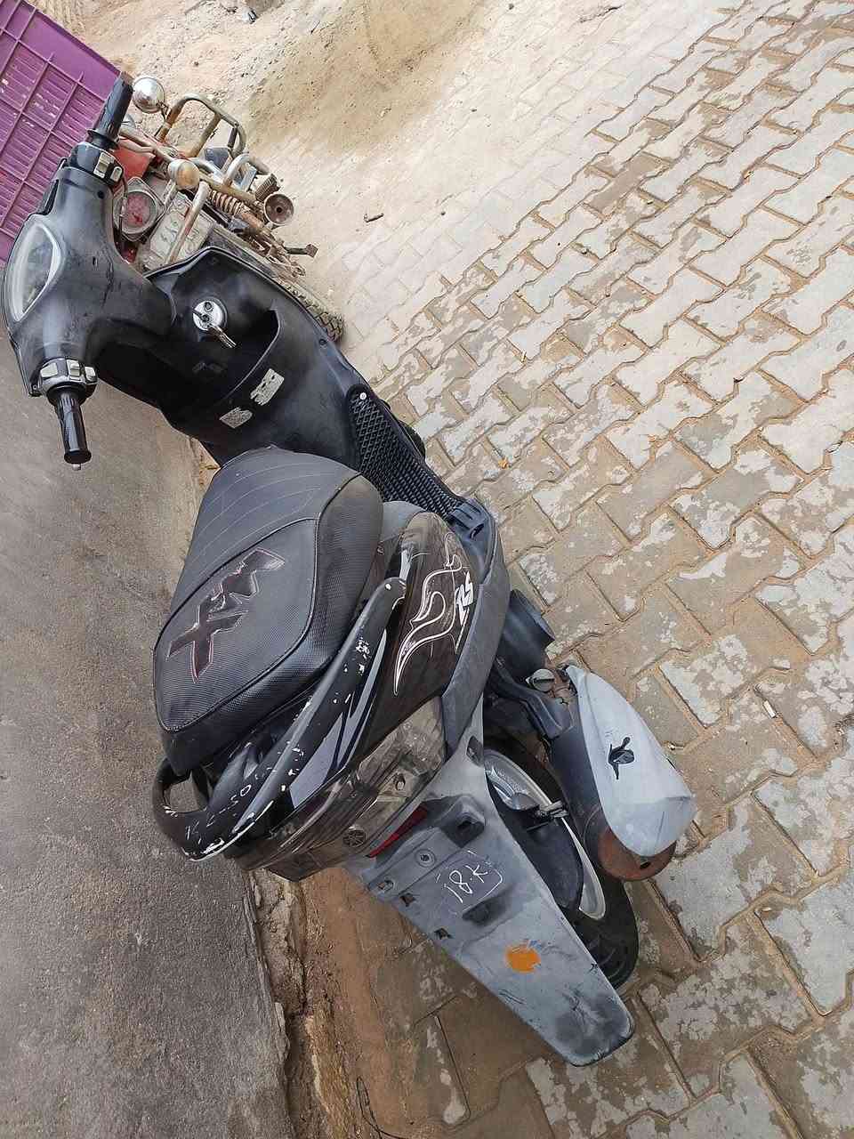 السلام عليكم دراجه ماكس عدله للبيع 
دراجه بلاديه 
ما بيها اي نقص 
 سلف 55
رقم التواصل 
***********
السعر خاص
