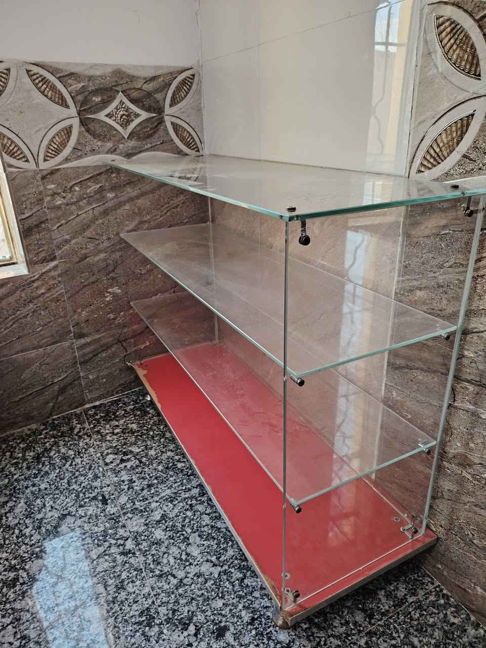 سلام عليكم عندي هاذه الميز للبيع جام نضيف والقياسات نشرتهن واني مكاني كربلاء الحسينيه
الرقم ***********
والي يريده موجود عندي توصيل لكل المحافظات
