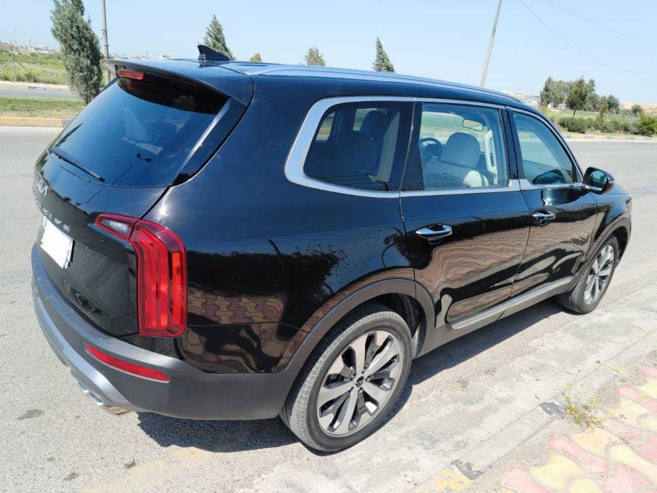 النوع : كيا تيلورايد Kia Telluride S

المكان : بغداد

الموديل : 2022

اللون : كرزي

الحادث : السونار مرفق ويه الصور

عداد المسافة : 14000 ميل فقط

حجم المحرك : 6 سلندر ( 3.8L )

ناقل الحركة : گير اوتوماتيك وعادي من 8 سرعات

ملاحظة : السيارة مرقمه اربيل الرقم الانكليزي الجديد ( 22 ) وكاملة وجاهزة بإسم صاحبها وشرط التحويل 

المواصفات : S

داخل ابيض

شاشة كبيرة

فتحة سقف

كشنات جلد تدفئة

كشن سائق تحكم كهربائي

تحكمات ستيرن جهتين

تبريد وتدفئة قطعتين امامي وخلفي

مثبت سرعة ذكي تفاعلي

رادارات امامي وجانبي

نظام نقطة عمياء

كاميرا دوارة

بصمة أبواب وتشغيل وجنطة

تشغيل عن بعد

قيادة ذاتية

اوتو ستوب توقف تلقائي

نظام تحديد مسار

سايد بريك بصمة

أنظمة قيادة متعددة ( رياضي ، اقتصادي ، عادي ، ذكي )

مانع انزلاق

وبقية المواصفات المعروفة

السعر : 18500$ بيها مجال للشراي


**إذا كنت صاحب هذا الإعلان وتريد حذفه لأي سبب، رجاءا أرسل رسالة إلى الدعم الفني**
