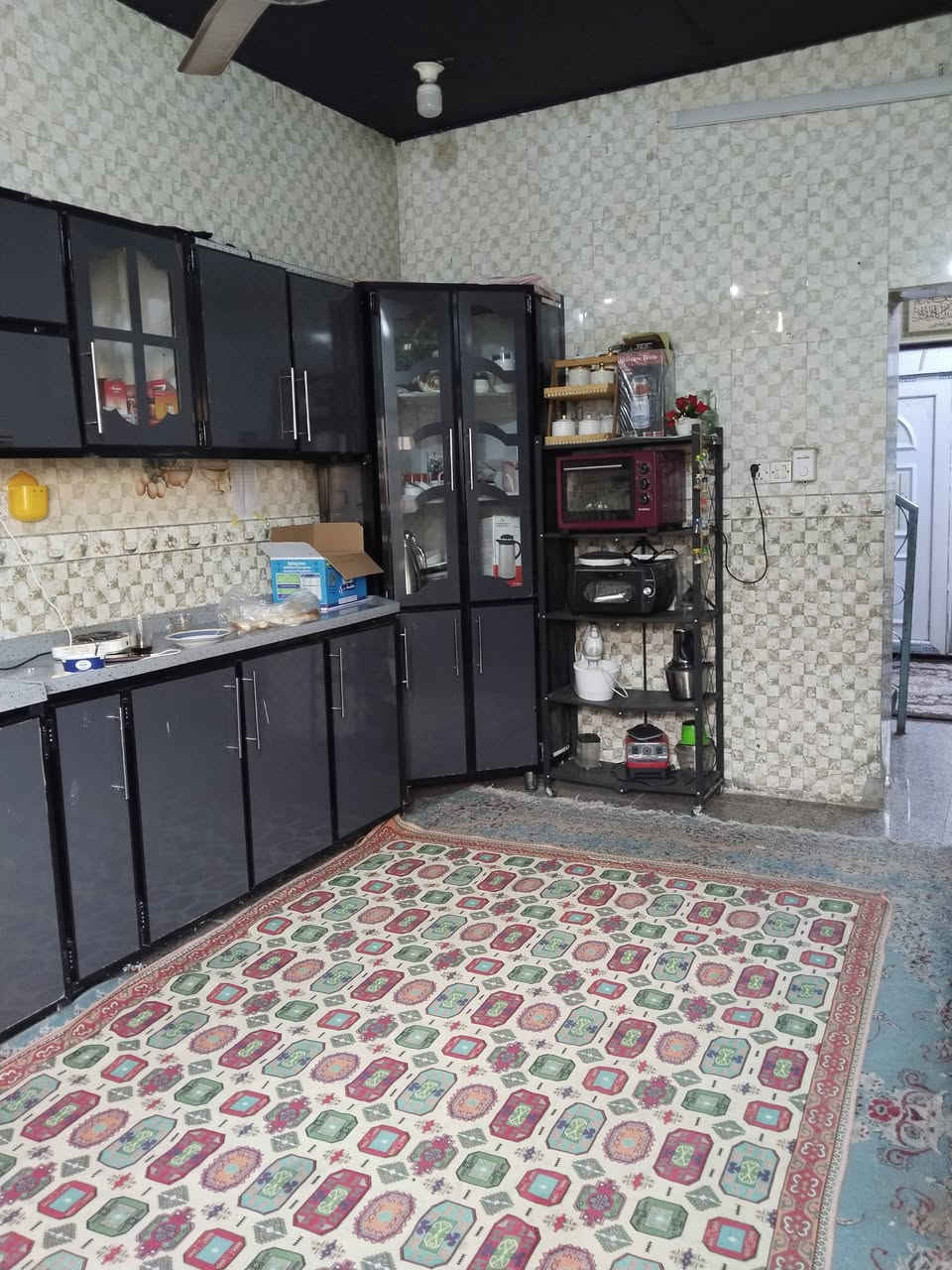 السلام عليكم 
بيت مساحته 150
طابق الارضي 
غراف اثنين كلدور اثنين كبير وصغير  ومطبخ وصاله وصحيات اثنين 
طابق ثاني 
3غراف فوك 
موقع حله حي الشاوي قريب على خدمي 
سند 25زراعي 
السعر 150قفل 
رقم الهاتف ***********
