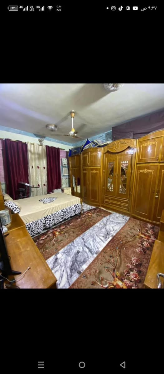 السلام عليكم بيت م200قاطين البيع بناء كامل ارضيه مرمر وبورسلين شغل كله درجى أوله العنوان حي الحوراء شارع سيد يقوي  البيت عليه طلب عقاري  تفاصيل اكثر الانتصال على الرقم ***********
