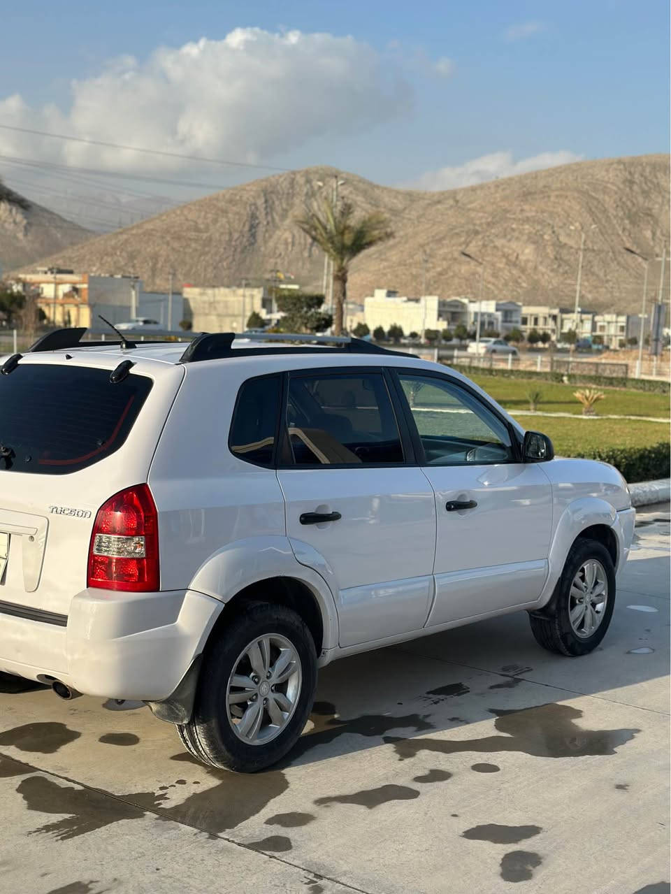 بە ناوی خوای گەورە
هۆندا تەکسۆن 2010 
188 هەزار کیلۆمەتر رۆشتوە 
نیو چەمەلەخ بۆیاخە یەک جیگای پەلە کارتە سەیارەکە زۆر جوان و پاک ماەوەتەوە مەکینە و کارەبای و هموو گیانی بە شەرت 
سعری 123 گەڵا و مەجالێکی برایانە شوێن رانیە
0750 784 86 49
0770 156 14 55 رانية, السليمانية
