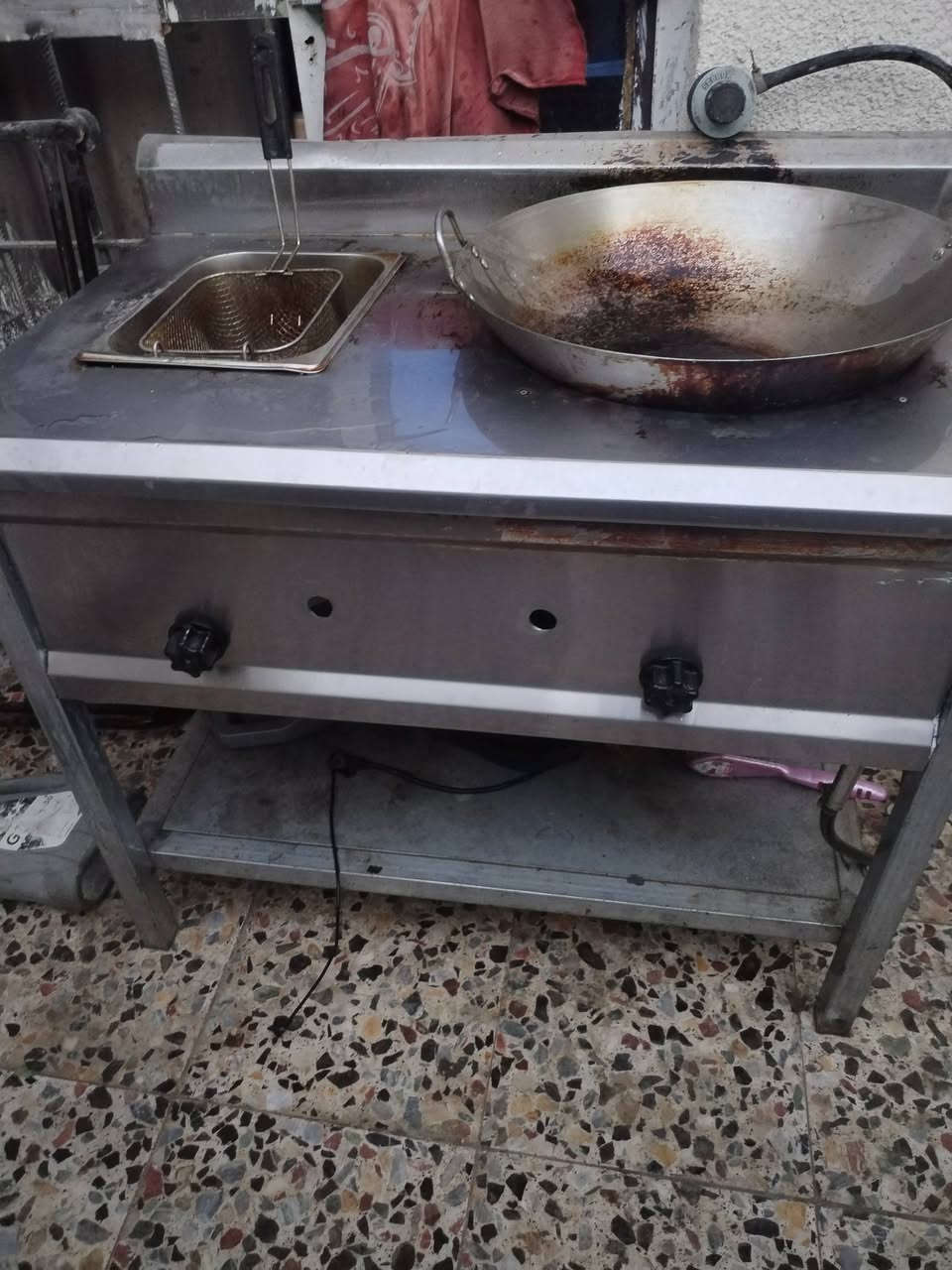 طباخ فلافل وفنكر وعربانه فلافل للبيع التواصل على هذا الرقم ***********
