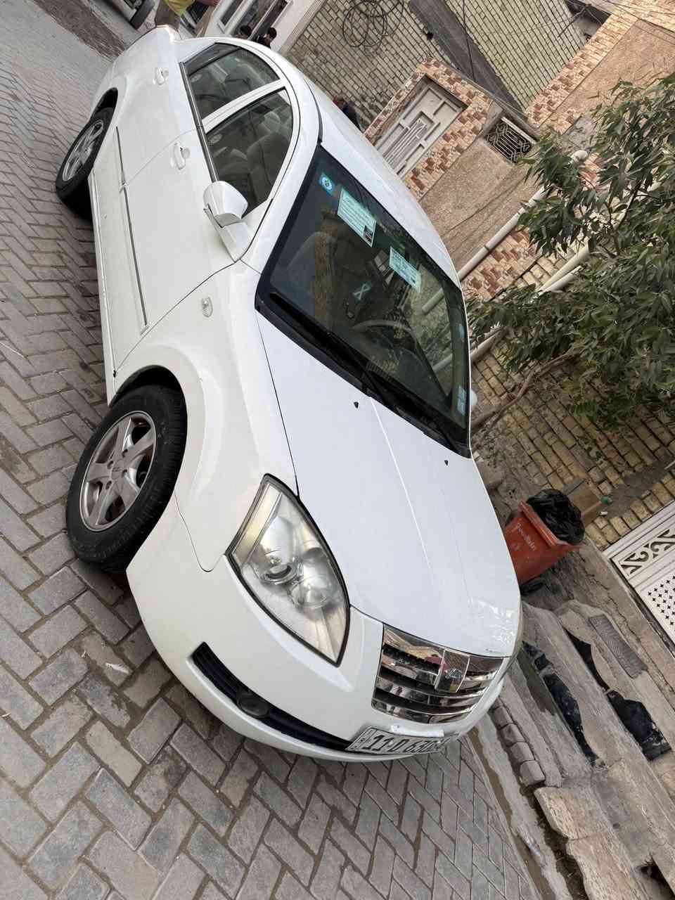 سلام عليكم اي فايف موديل ٢٠٠٩ بسمي السياره مصفره من كلشي بيه جاملغ السايق الامامي بارد وجاملغ وباب وره السايغ صبغ 
سياره خير من الله تجي تكلب بعينك وتشوف  نضيفه صدر خلفي امامي جديد تحويل ثاني يوم 
مكان بغداد / مدينه الصدر 
سعر ٤٢ وبيه مجال قليل حك الجيه
هاتف ***********
