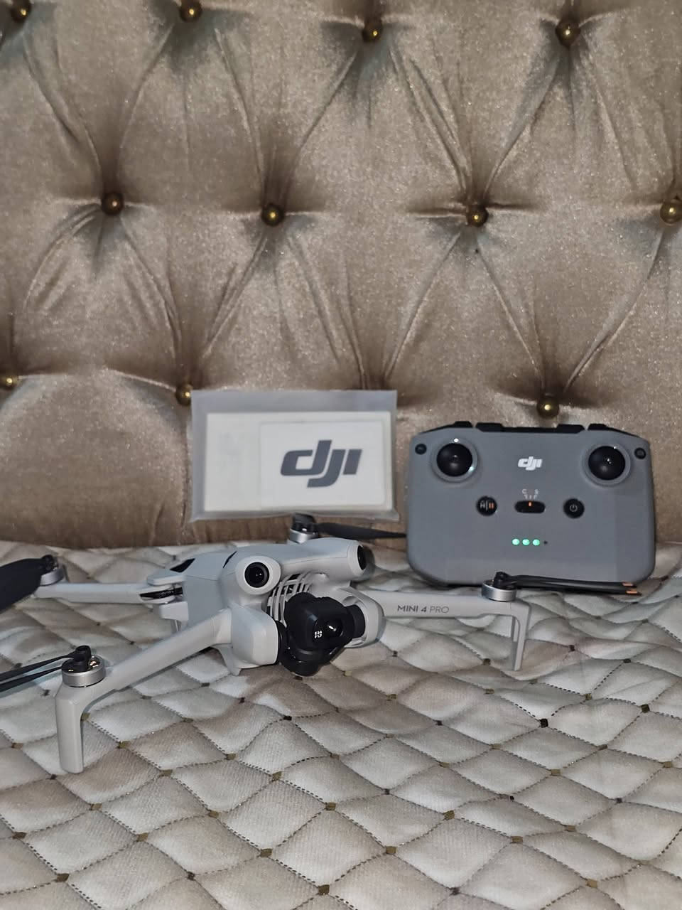 السلام عليكم
DJI mini 4 pro 
كبس جديدة 
فتحتها للفحص فقط ماطايرة 
نظافة 100 % كفالة عامة من زلغ
سنكل
رقم ***********
