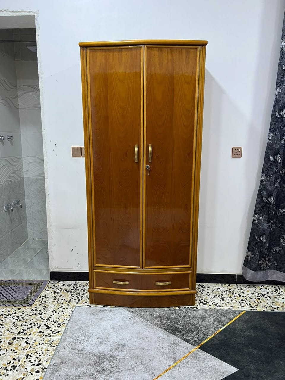 غرفه ٦ وملحق صاج داخل وخارج شغل درجه اولئ ثقيله جدآ جدآ النقش زان مصري مستعمل اخت الجديده نظافته ميه بلميه  وبلعافيه عليه الي اتكون من نصيبه
للحجز والتواصل علئ الهاتف او واتساب *********** بغداد السيديه حي الاعلام شارع قطر الندئ
