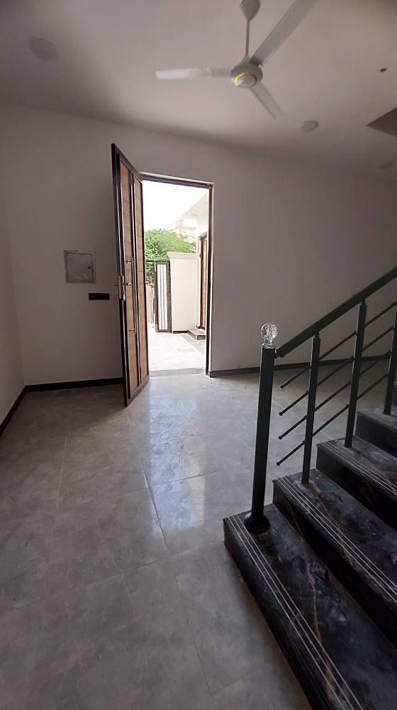 🏡🔥 بيت حديث للبيع – فرصة ما تتعوض!
📍 البصرة – أبي الخصيب – السبيليات (قريب للشارع الداخلي)
📐 170 متر
سعره ٦٥ وبي مجال 
📄 طابو زراعي عراقي
✨ يحتوي على:
غرفة + صالة + مطبخ + ديوانية + صحيات داخلية وخارجية
🏠 بيت جديد جاهز… تستلمه بنفس اليوم!
📞 *********** البصرة, العراق
