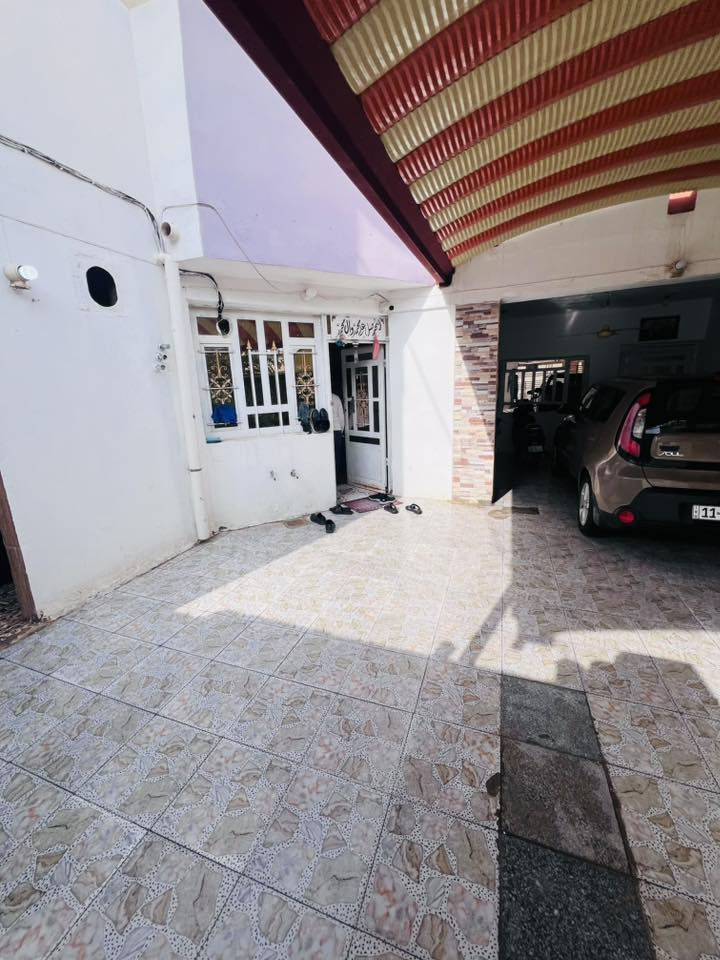 سلام عليكم على بركت الله 
✨يوجد دار للبيع
 ✨موقع العزيزيه فلكة انس شارع زاكور
✨مساحة (225)م
✨جاهز السكن طابقين 
✨متوفر كل الخدمات 
الاستفسار….
مراجعة مكتب عمار احمد للعقار 
التصال…
***********
***********
