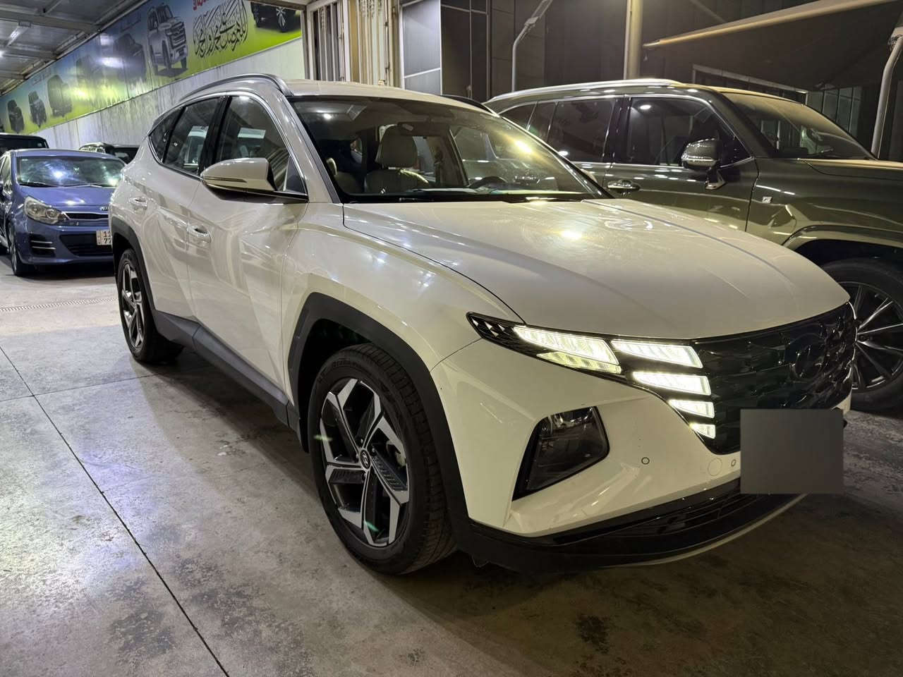 بسم الله الرحمٰن الرحيم

هيونداي توسان 2023 | نص فول خليجي 🇬🇨
✨ لون أبيض  – حالة ممتازة ✨

🔹 الممشى: 56,000 كم
🔹 المحرك: 2.0 بنزين اقتصادي
🔹 القير: أوتوماتيك ناعم
🔹 الدفع: أمامي
🔹رقم : بغداد انكليزي 

أبرز المواصفات:
✔️مقاعد كهرباء السايق والسكن
✔ شاشة لمس + Apple CarPlay & Android Auto
✔ كاميرا خلفية
✔ تشغيل بصمة (Smart Key)
✔ مثبت سرعة
✔ تحكم بالمقود
✔ مرايات كهرباء مع إشارات
✔ إضاءة LED
✔ جنوط ألمنيوم
✔ مكيف قوي ❄️
✔ أنظمة أمان (ABS – Airbags – Traction)

السيارة خليجي، استخدام شخصي، ناعمة جداً بالمشي
جاهزة للفحص وما تحتاج شي �
السعر : 213 وبي مجال بسيط

للتواصل / *********** 

متوفر واتساب ممتوفر فيسبوك
