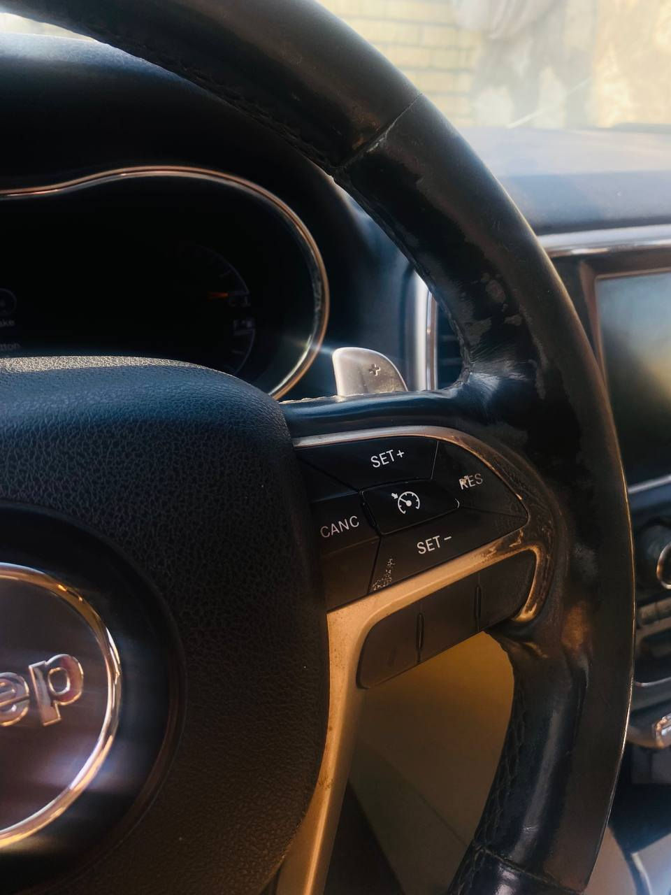 بيع،،،،  نقدد او مراوس... جيب فول مواصفات لمتد كراند شيروكي 2017 فول مواصفات بونراما  فول للاخيرر رقم بغداد 
ضبغ؛؛؛  4 قطع  شرط بدون دواخل شرط  سياره جاهز ه من كلشي 
  السعر ❗❗❗عل اتصال  ‭0771 163 3010‬
