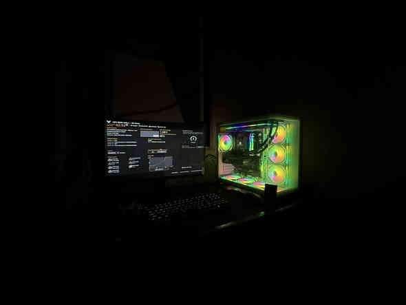 MontMAG 255 F E20 msi 200hz 24 full hd - 275,000الف
GPU || 5060 shadow 2x oc - 480,000الف
CPU || Intel i5 14400f - 280,000الف
Motherboard || ASUS TUF GAMING B760-PLUS WIFI D5 - 260,000الف
storage || WD Blue SN5000 1TB , 5150MB/s M.2 NVME , PCIe 4.0 - 110,000الف
Case : dark flash 620 7 Fan ARGB with- 160,000الف
Cooler || 360 UB PRO ARGB Black THERMALRIGHR Display screen - 150,000الف
Power supply || Segotep GN750W -120,000الف
RAM || TEAMGROUP T-Force Delta RGB DDR5 
16GB (6000MHz CL38) 160,000الف
—————————————————————————
المجموع كله 1,995,000مليون وتسعمية دينار كله صار عليه القطع كلها جديدة صار يومين الله يشهد عليه من شغلتها للبيع مستعجل كلش ع فلوسه ابيعها ب 1,800,000 قفل الي يريدها يتصل بيه او ياراسلني *********** سبب البيع احتاجيت فلوس ولقطع كلها جديدة وصول وكراتين موجوده رجاءً اني بضرف لحد يتصل عليه يتجادل السعر قفل
