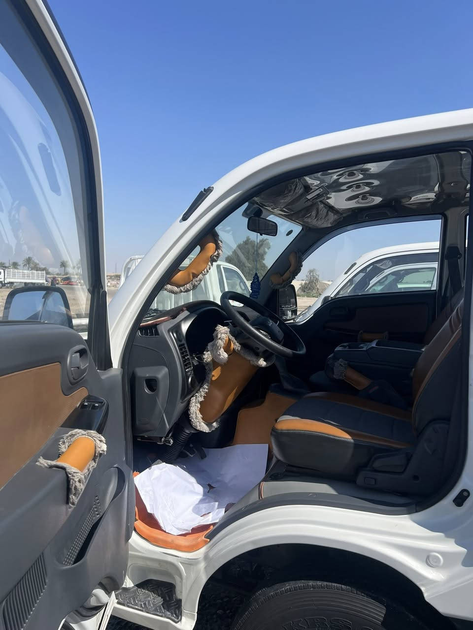 السلام عليكم ورحمة الله وبركاته
كيا بنكو 4000
موديل 2025 
ماشية 24 الف
مكانه بغداد الويسفية 
***********
***********
