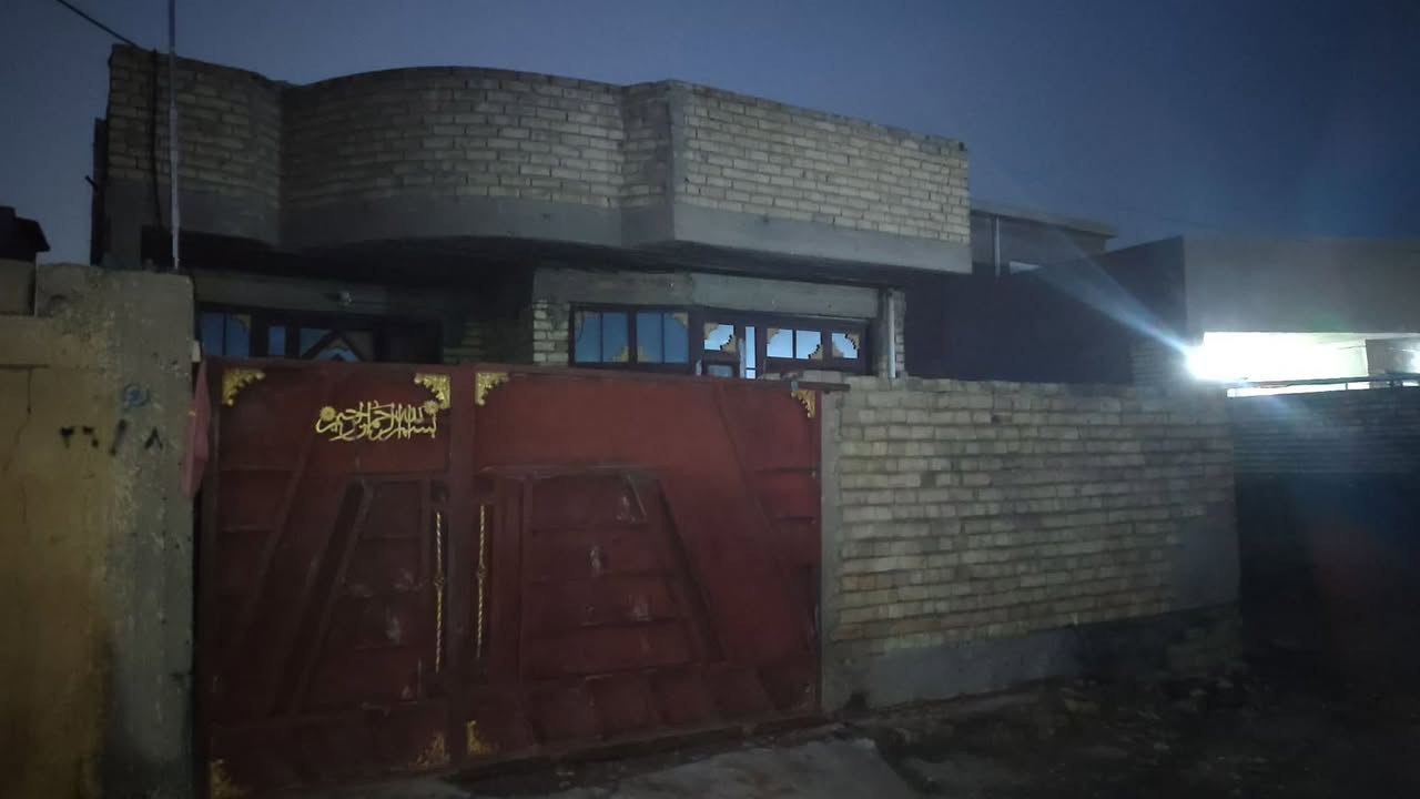 دار للبيع مساحة. 150م
الواجهة 7 ونص والنزال 20  ثاني يوم احولك طابو صرف
الموقع حي الرسول 
السعر ٦٧ وبي مجال بسيط 
غرفتين بي وحده  جوه وحده فوك 
الاستفسار ***********
