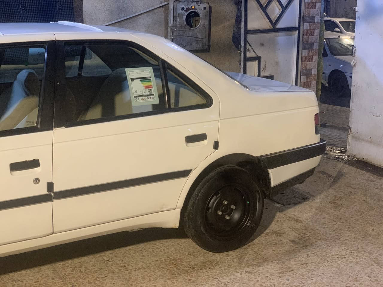 بيجو ٤٠٥ السياره جديده موديل ٢٠١٠ مكفوله من ضربه وتبديل وصبغ ماعدا هلال خلفي مرشوش الباقي كفاله ماشيه قليل مكينه كير حداده كله كفاله تخم تاير تبريد نقص غاز فقط سنويه ٢٨ رقم بصره السعر ٣٥ للاستفسار ***********
