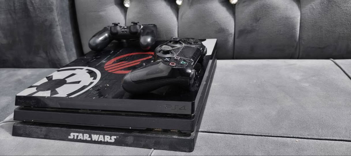 بلي 4 برو مهكر اصدار 9.00 واحد تيرا T1 وياه ثنين جويستك اصلي ووحده كوبي وكامل مع ملحقاته
استعمال قليل
بيه هواي العاب مثل 
red dead redemption 2
resident evil 4
the last of us remastered 1
GTA 5
uncharted 4
fifa 24
pes 2021
ghost of Tsushima 
minecraft
elden ring
sekiro
السعر بيه مجال بعد للشراي
السعر 380


**إذا كنت صاحب هذا الإعلان وتريد حذفه لأي سبب، رجاءا أرسل رسالة إلى الدعم الفني**