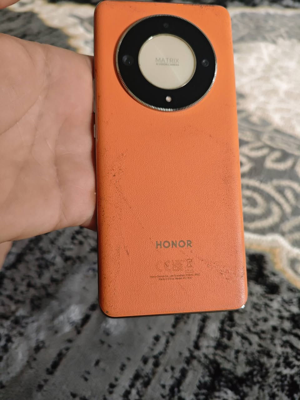 هونر X9B 5G
جهاز فقط شاشه مكسورة 
وشغاله مابيها شي ١٠٠/١٠٠
الباقي مكفول كله 100/100
شاشة 120 هيرتز
كارتون مالتة موجودة فقط
ذاكرة ٢٥٦  رام ٢٠ كيكا
بطارية 5800
الضهر مالته بي وصخ لان جنت مخليلة تغليف 
السعر 200 وبي مجال للشراي
مكاني ب القاسم 
***********

