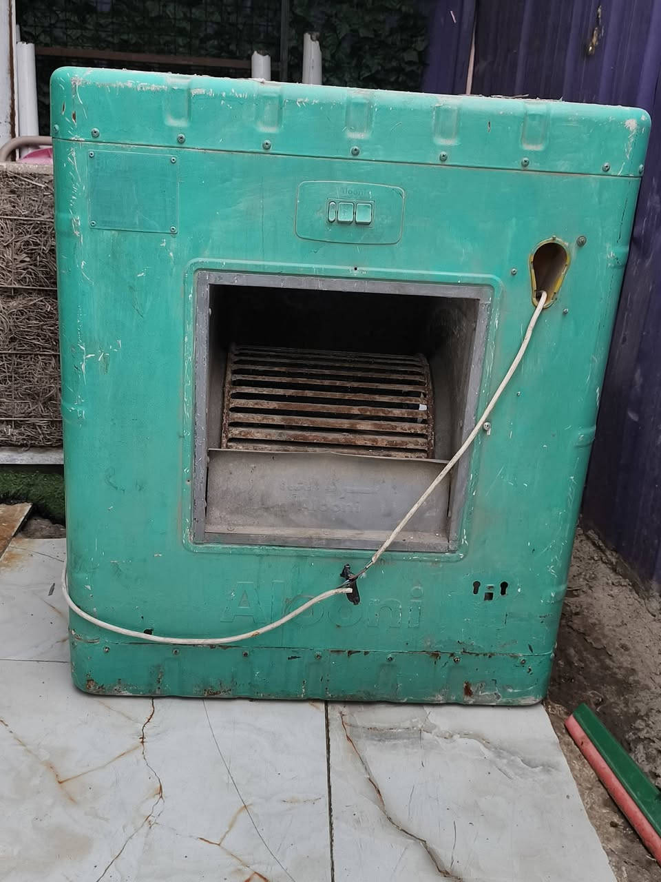 ثلاجه كونكرد جداً نظيفه وتجميدهه فول +طباخ نظيف كوله شغال +مبرده كبيره ع الفحص
#اسعار مناسبه مكانهن حي الجهاد اكو توصيل ***********
