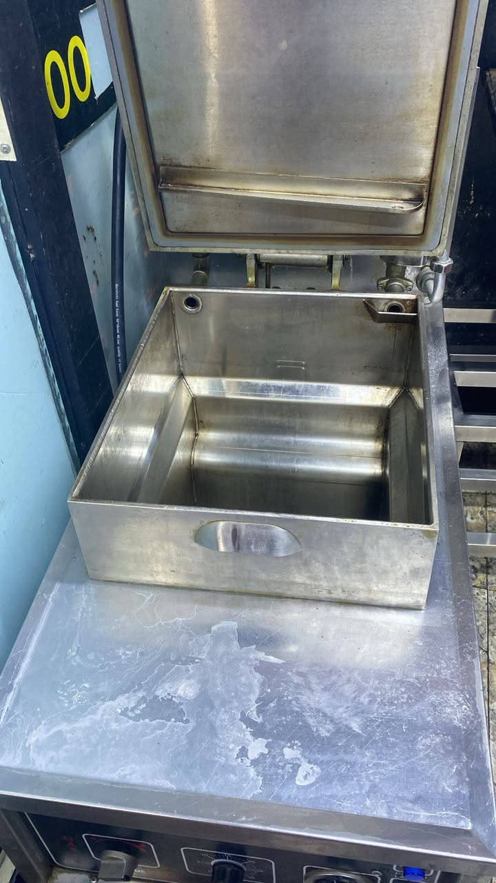 جدر كنتاكي للبيع نضافة90% العنوان طويريج *********** واتساب
