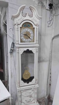 ساعة • للبيع